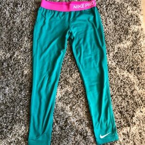 Nike pro capris